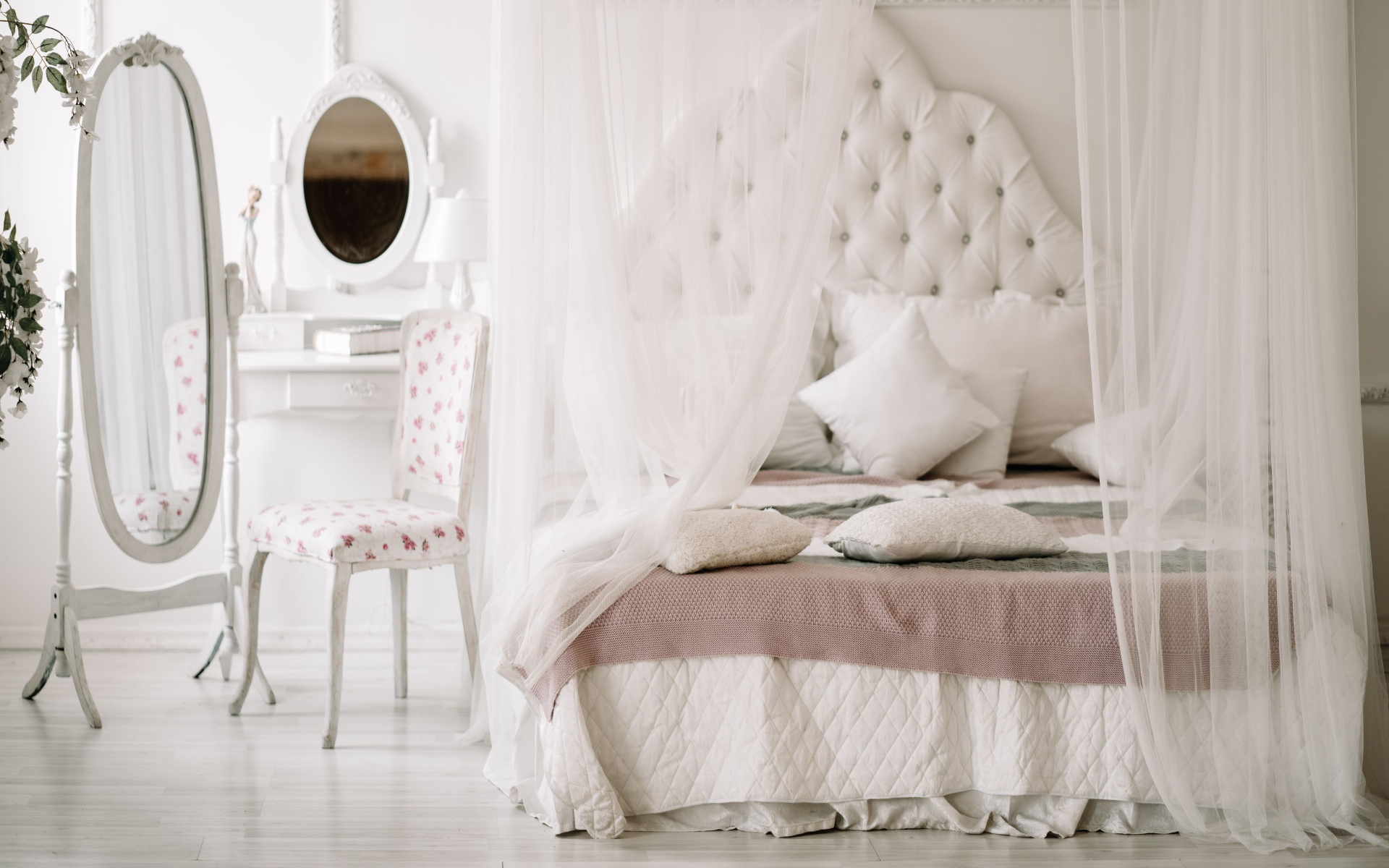 Romantični ugođaj uz baldahine