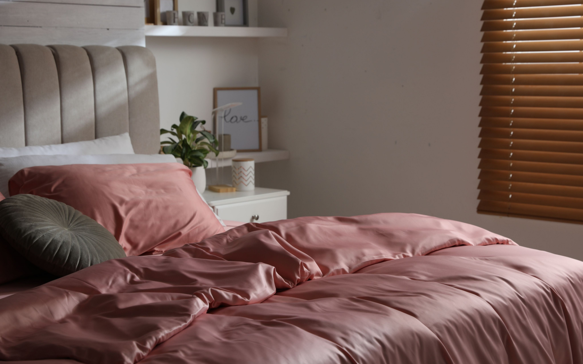 Zašto odabrati svilenu posteljinu?