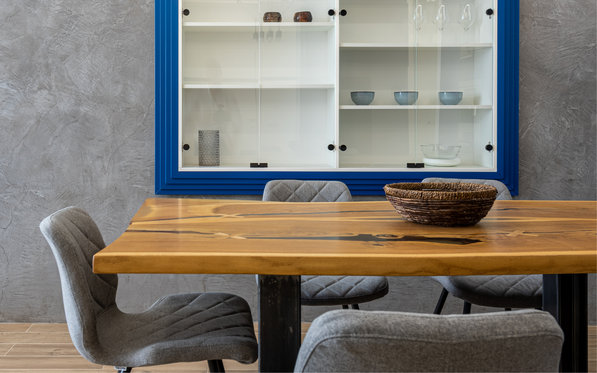 Drveni blagovaonski stolovi